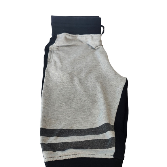 Chicago Bulls Long Shorts Size Large - Picture 2 of 5